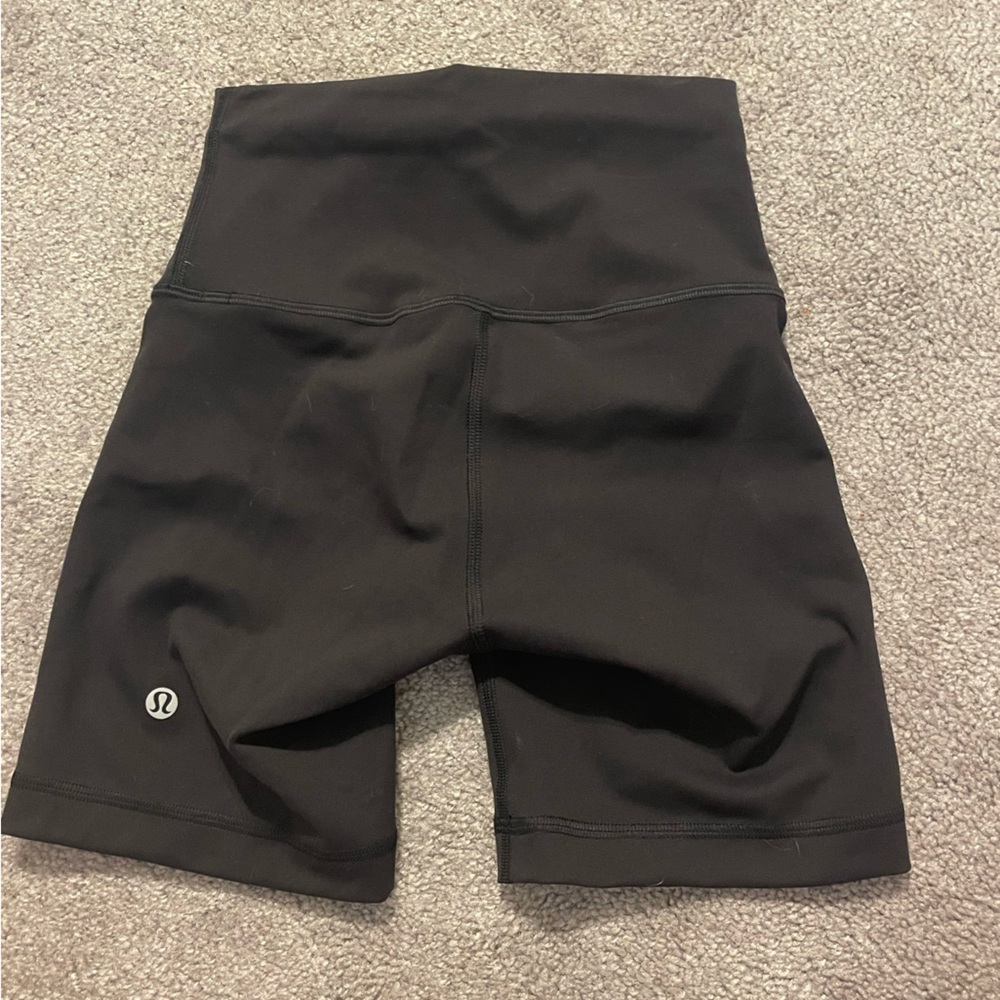 Lululemon 6" Wunder Trains Size 2